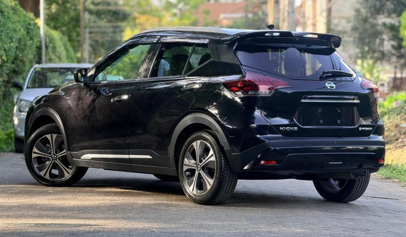 
								Nissan Kicks full									