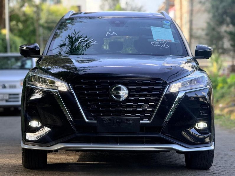 
								Nissan Kicks full									