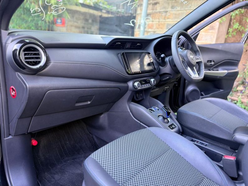 
								Nissan Kicks full									