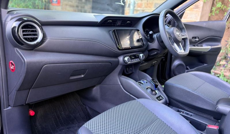 
								Nissan Kicks full									