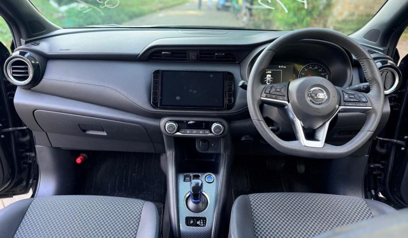 
								Nissan Kicks full									