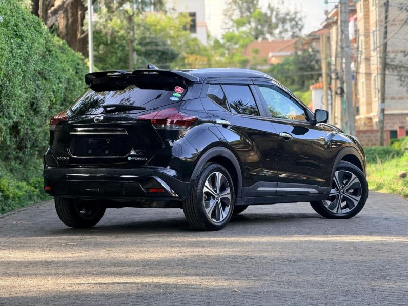
								Nissan Kicks full									