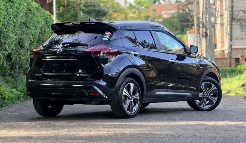
								Nissan Kicks full									