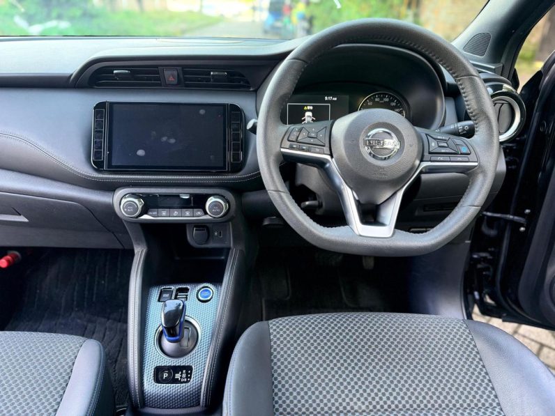 
								Nissan Kicks full									
