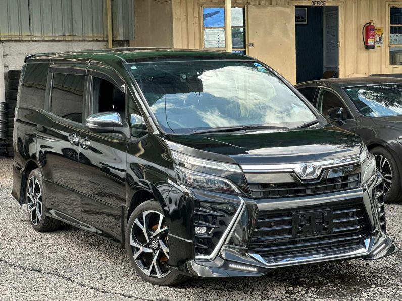 
								Toyota voxy full									
