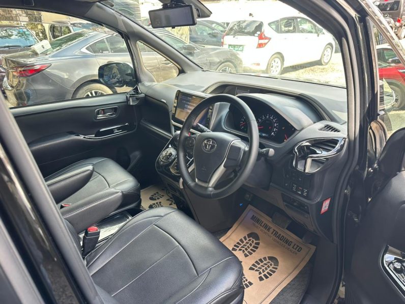 
								Toyota voxy full									