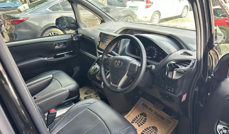 
								Toyota voxy full									