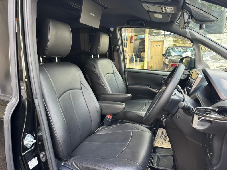 
								Toyota voxy full									
