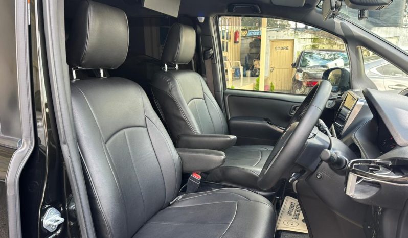 
								Toyota voxy full									