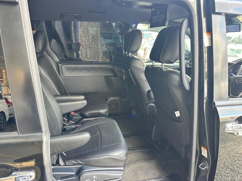
								Toyota voxy full									