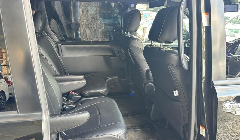
								Toyota voxy full									