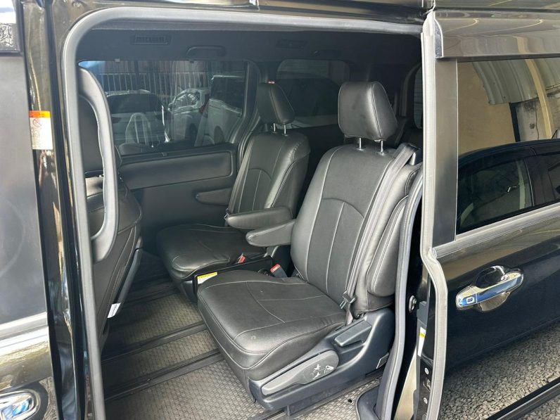 
								Toyota voxy full									