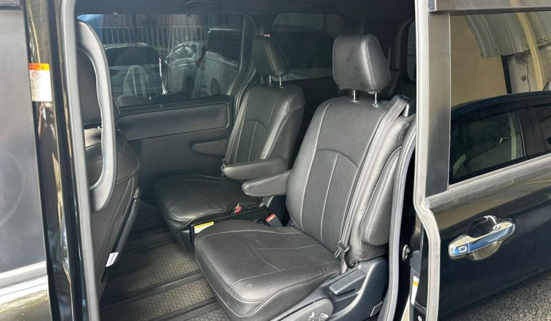 
								Toyota voxy full									