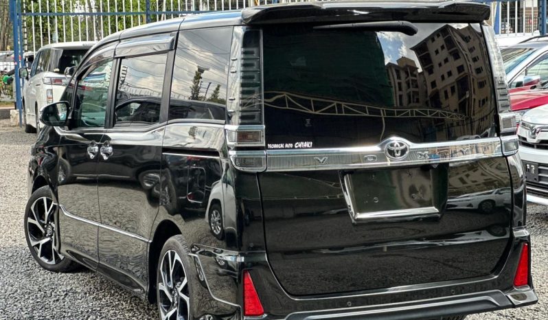 
								Toyota voxy full									