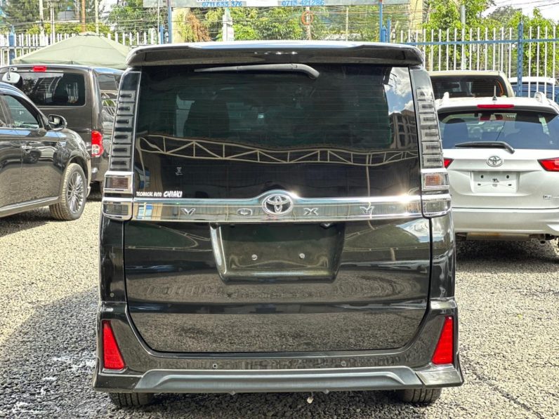 
								Toyota voxy full									