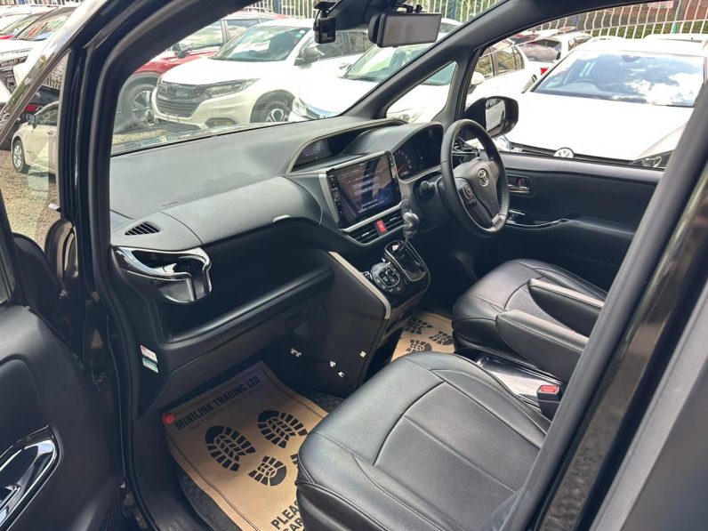 
								Toyota voxy full									