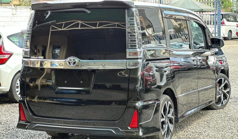 
								Toyota voxy full									