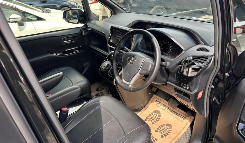 
								Toyota voxy full									
