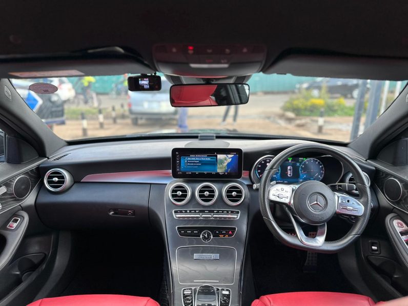 
								Mercedes-Benz C200 full									
