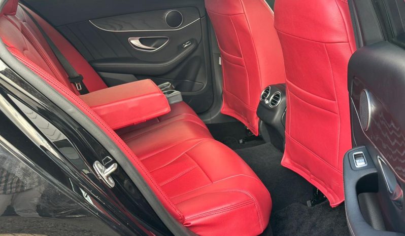 
								Mercedes-Benz C200 full									