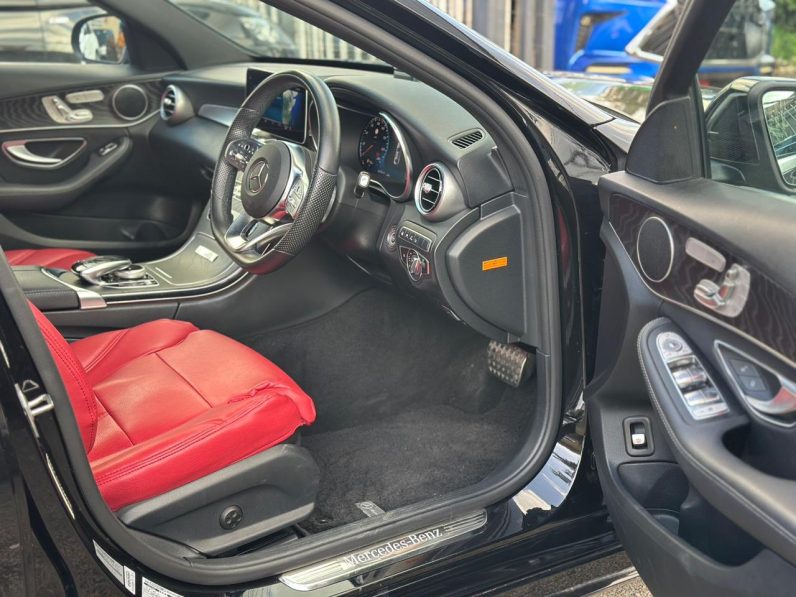 
								Mercedes-Benz C200 full									