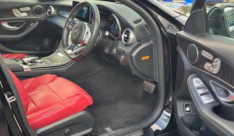 
								Mercedes-Benz C200 full									
