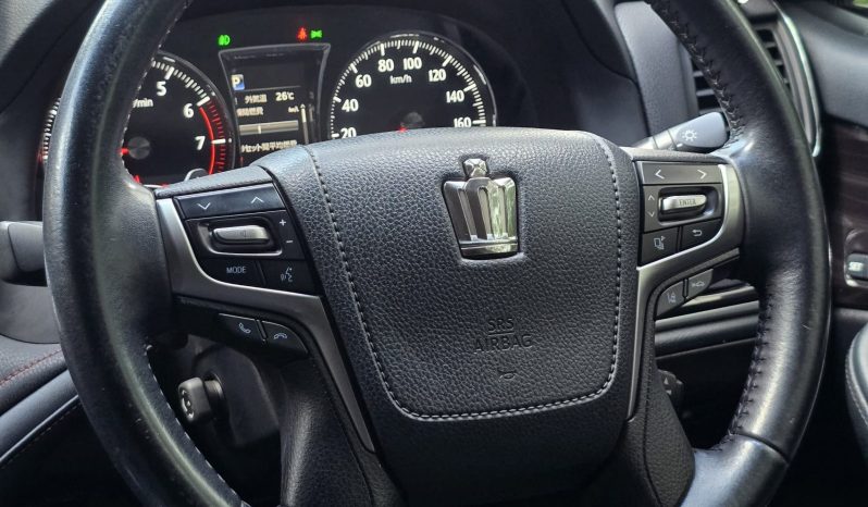 
								Toyota Crown Athelete full									