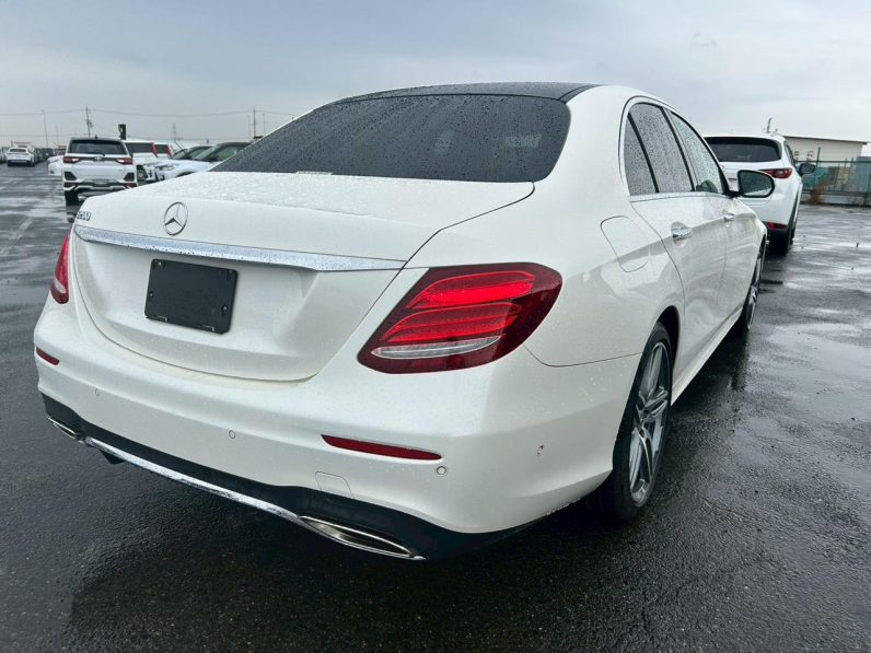 
								Mercedes Benz E200 full									