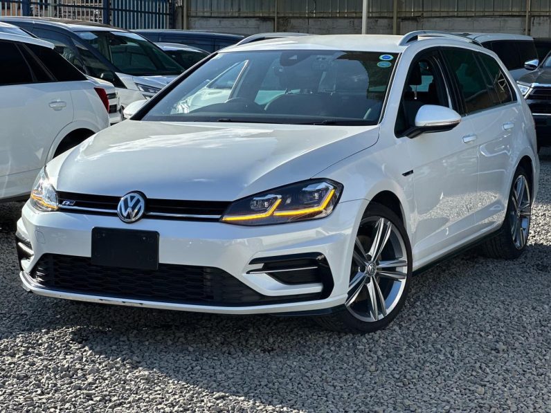 
								Volkswagen Golf variant R line full									