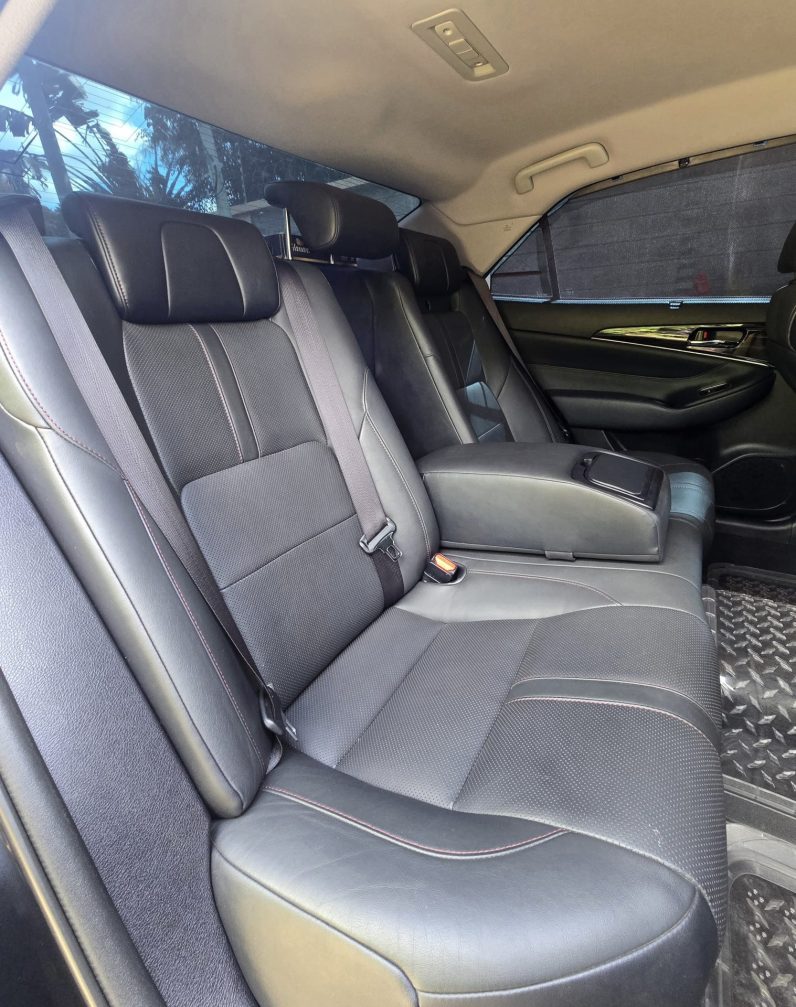 
								Toyota Crown Athelete full									