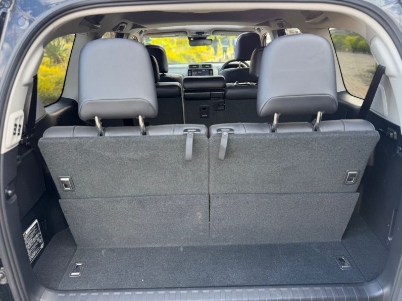 
								Toyota Land Cruiser Prado TXL full									