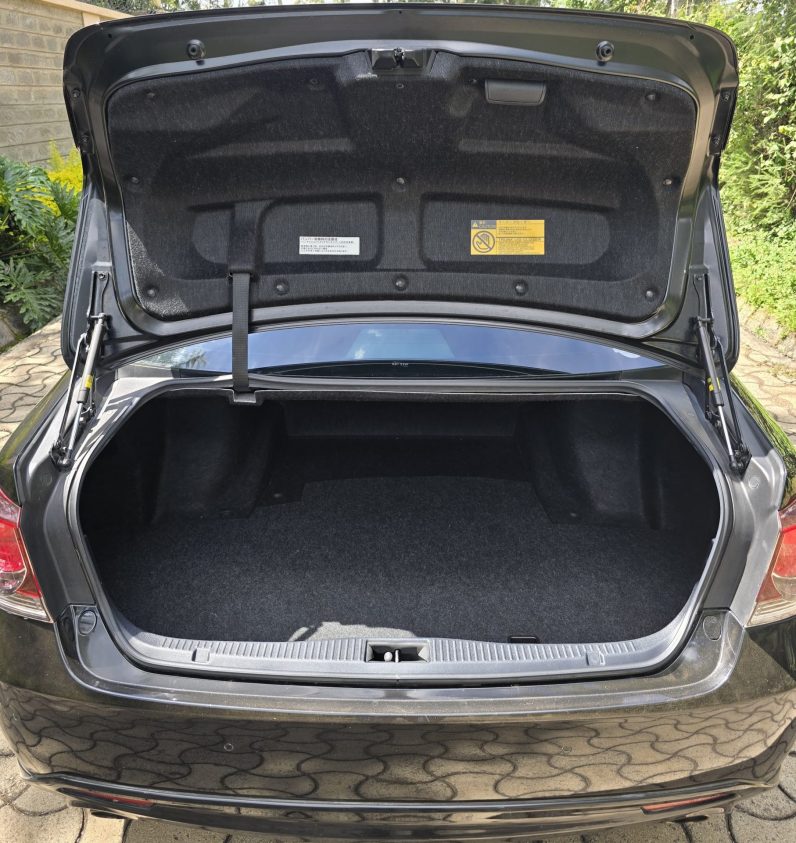 
								Toyota Crown Athelete full									