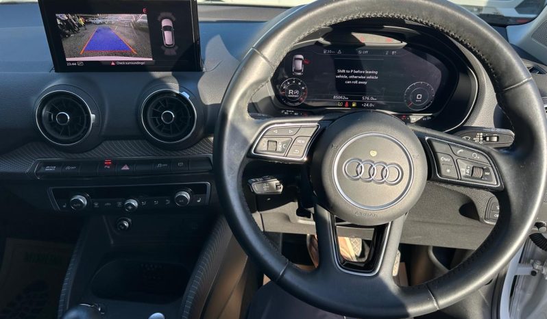 
								Audi Q2 full									