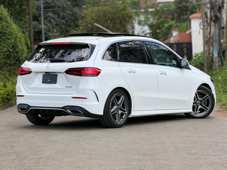 
								Mercedes Benz B180 full									