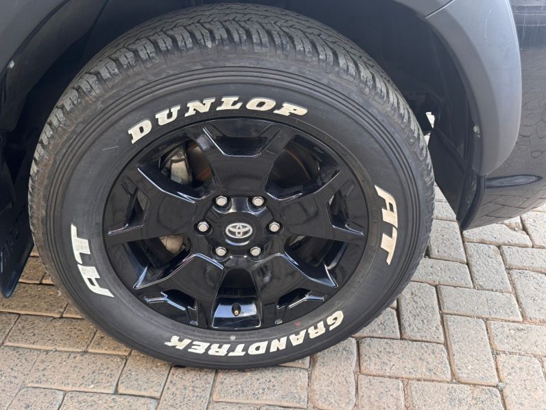 
								Toyota Hilux Z full									