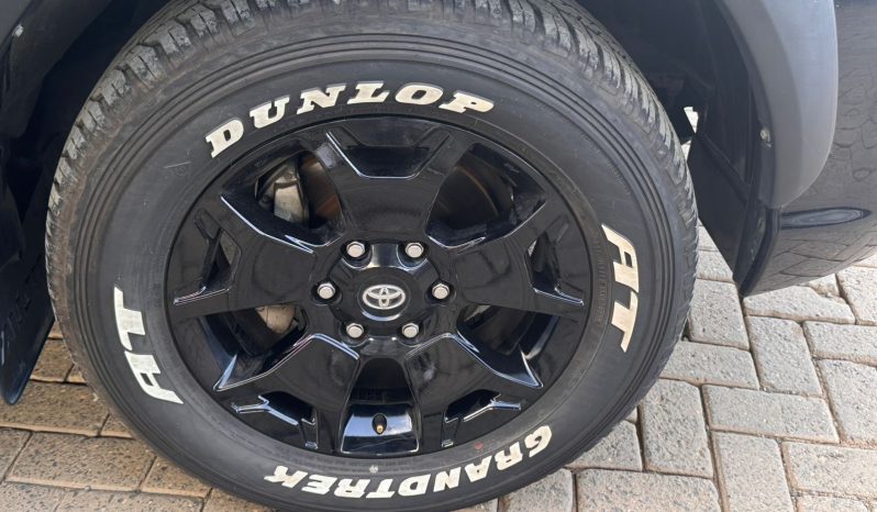 
								Toyota Hilux Z full									
