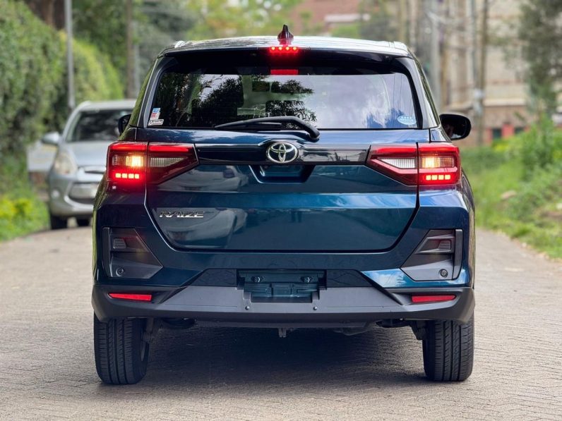 
								Toyota Raize full									