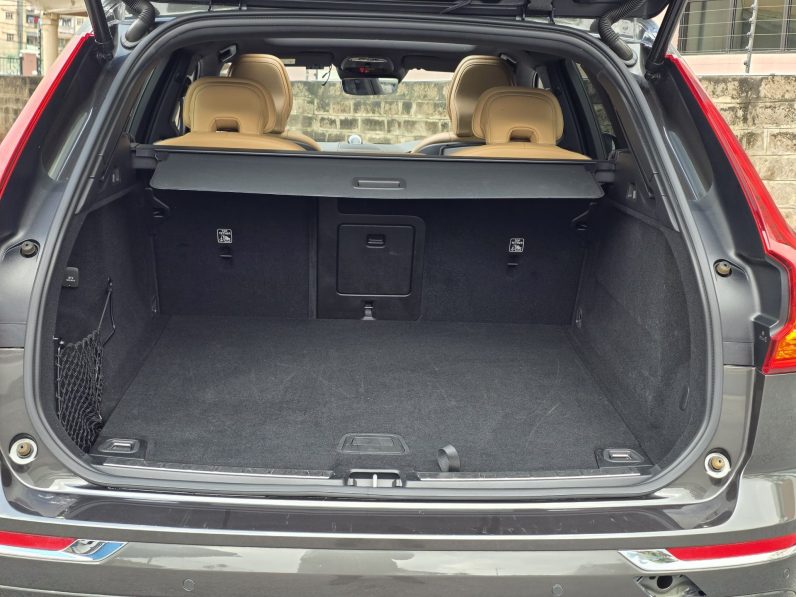 
								Volvo XC60 full									