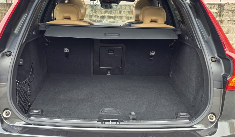 
								Volvo XC60 full									