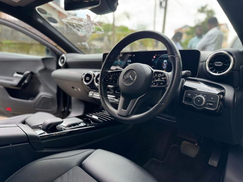 
								Mercedes-Benz A180 full									