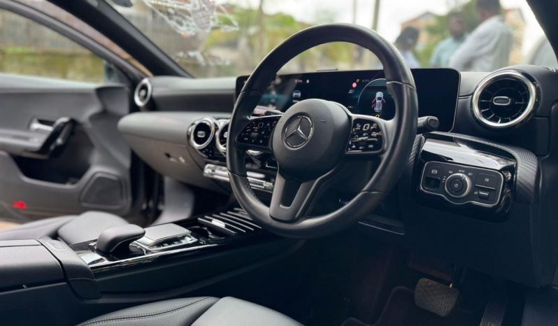 
								Mercedes-Benz A180 full									