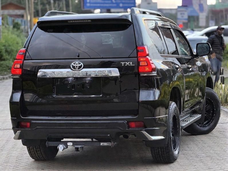 
								Toyota Land Cruiser Prado TXL full									