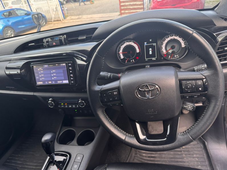 
								Toyota Hilux Z full									