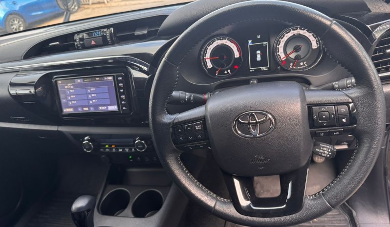 
								Toyota Hilux Z full									