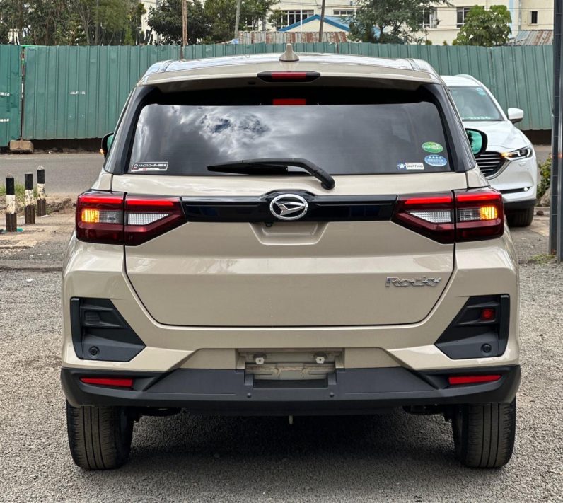
								Daihatsu Rocky full									