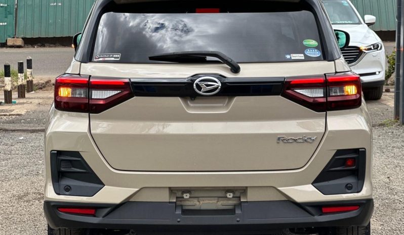 
								Daihatsu Rocky full									