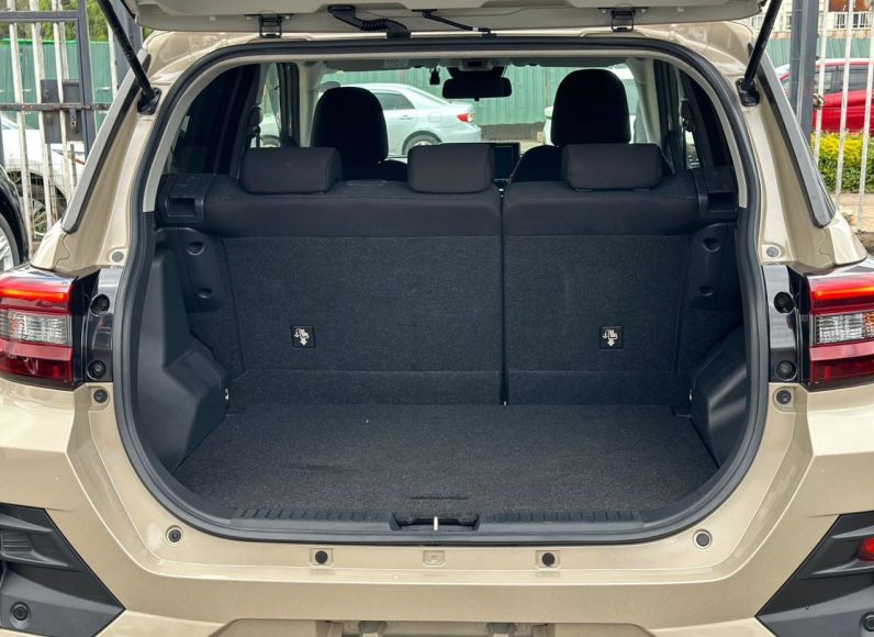 
								Daihatsu Rocky full									