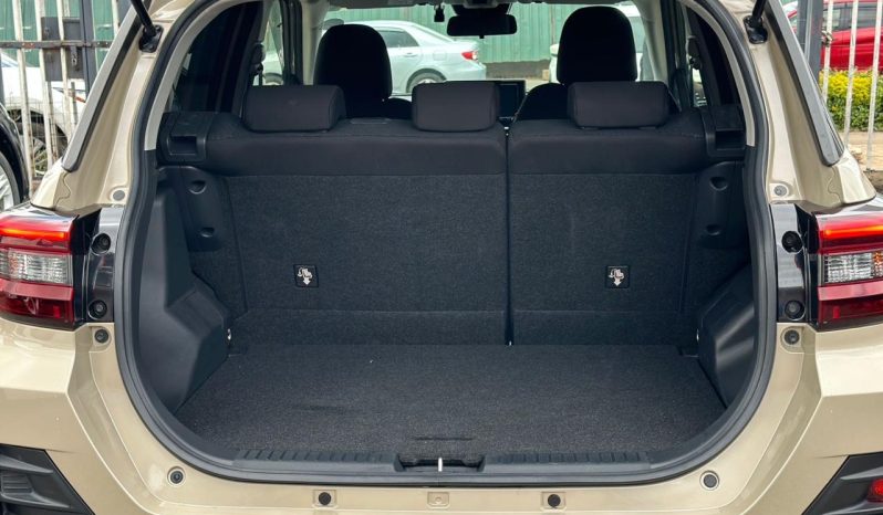 
								Daihatsu Rocky full									