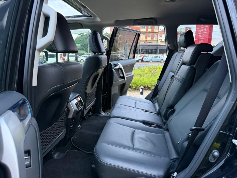 
								Toyota Land Cruiser Prado TXL full									