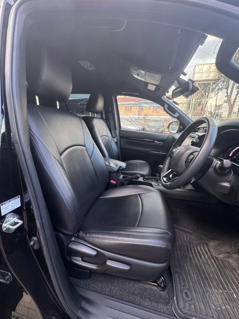 
								Toyota Hilux Z full									